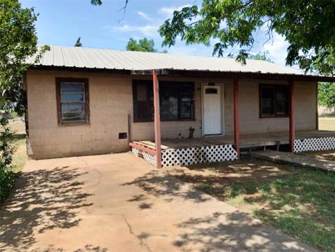 219 N Woods Street Bronte TX 76933