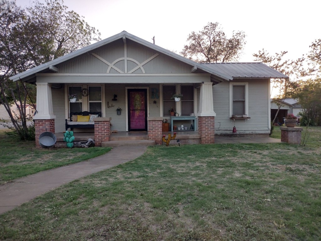 1610 S Blackburn Street Brady TX 76825