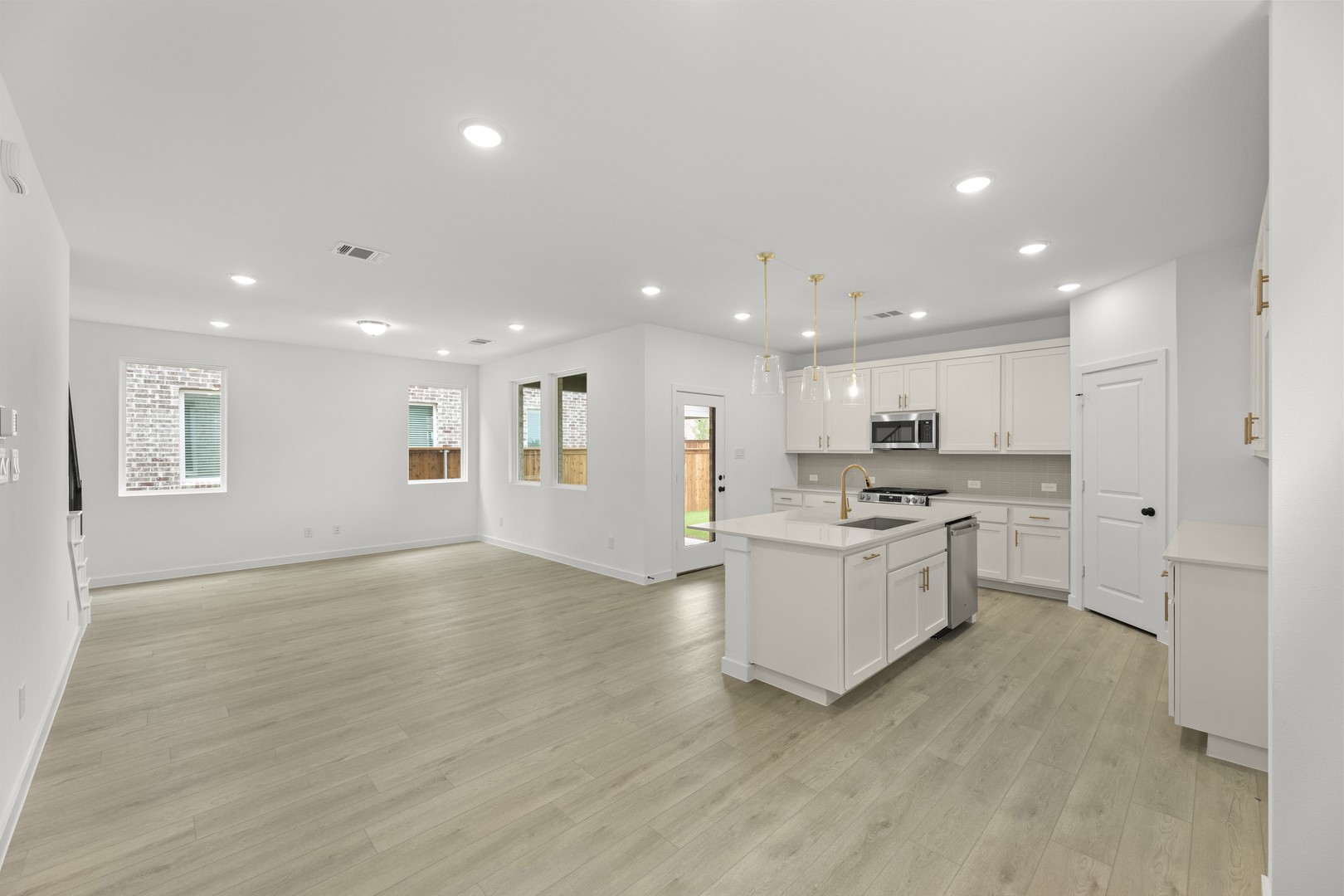 14201 Gallatin Street Pilot Point TX 76258