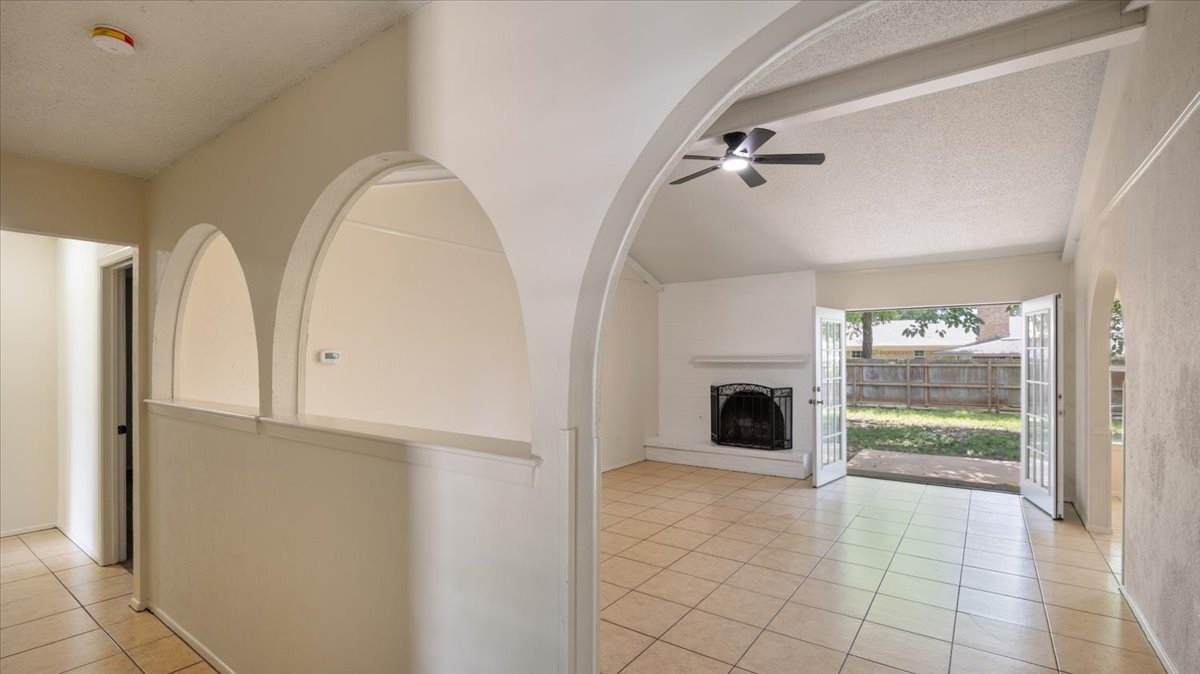 2102 E Timberview Lane Arlington TX 76014