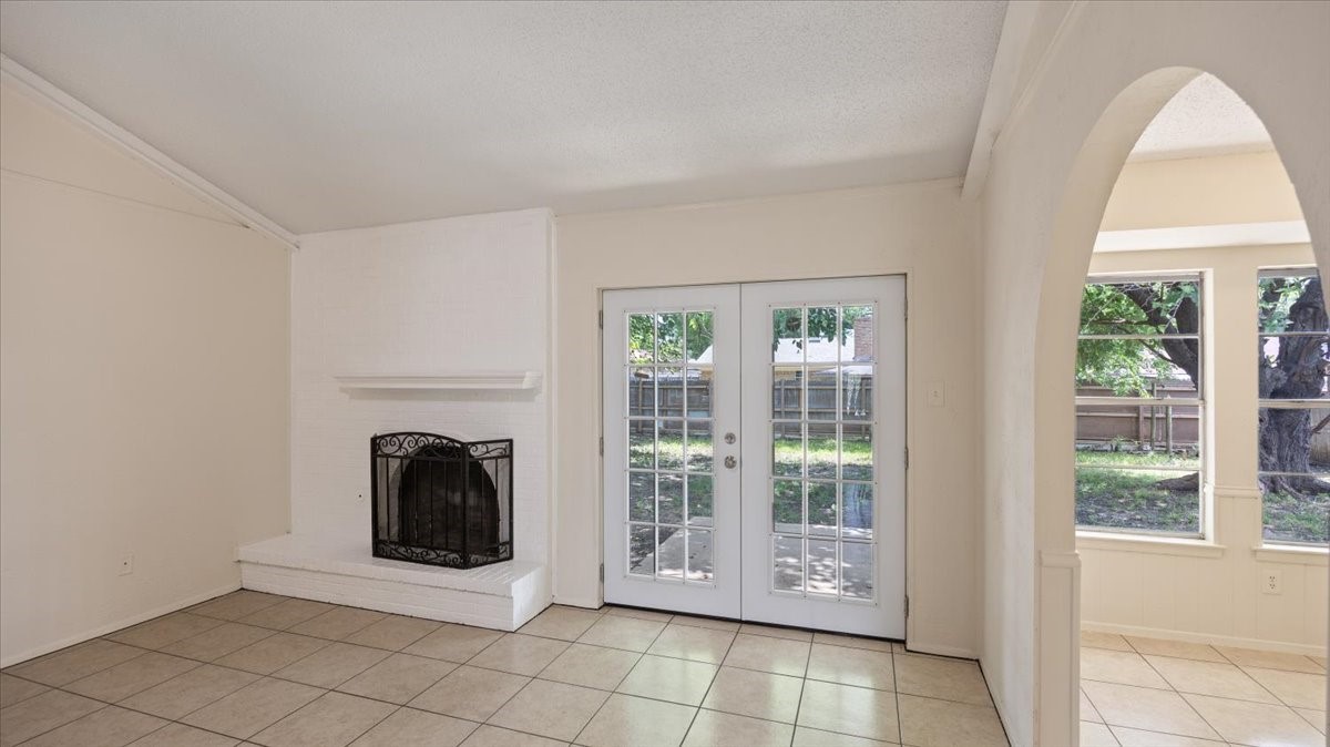 2102 E Timberview Lane Arlington TX 76014