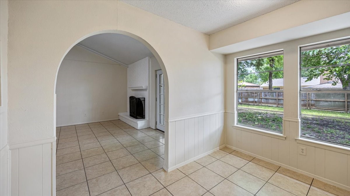 2102 E Timberview Lane Arlington TX 76014
