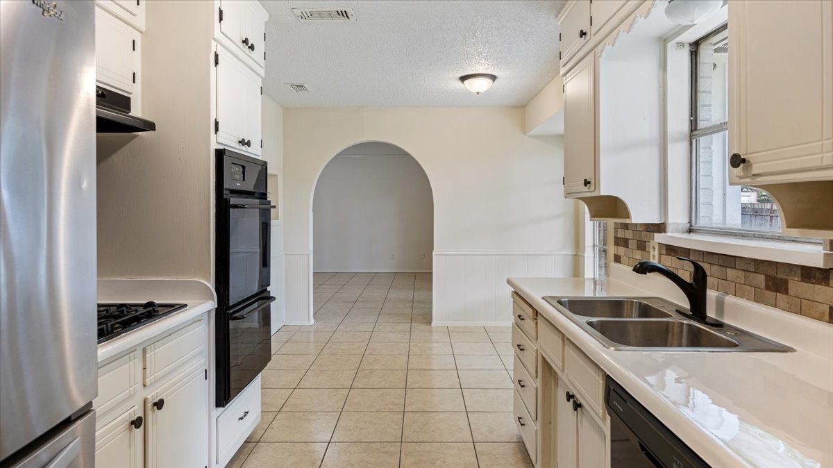 2102 E Timberview Lane Arlington TX 76014
