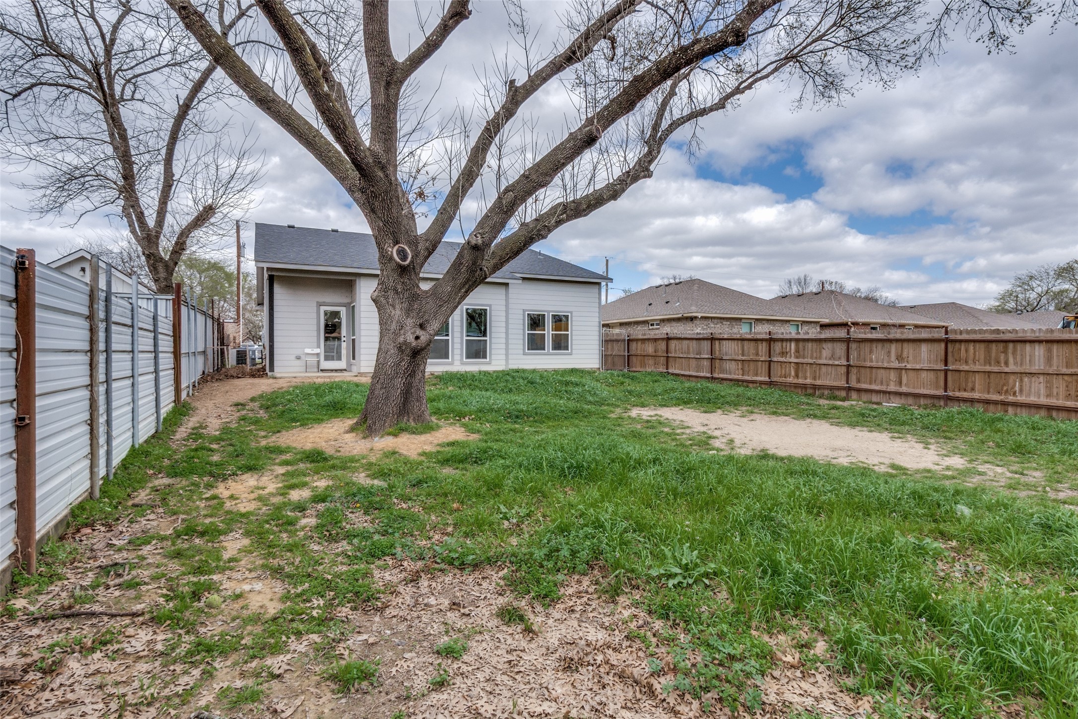 2340 Denmark Street Dallas TX 75253