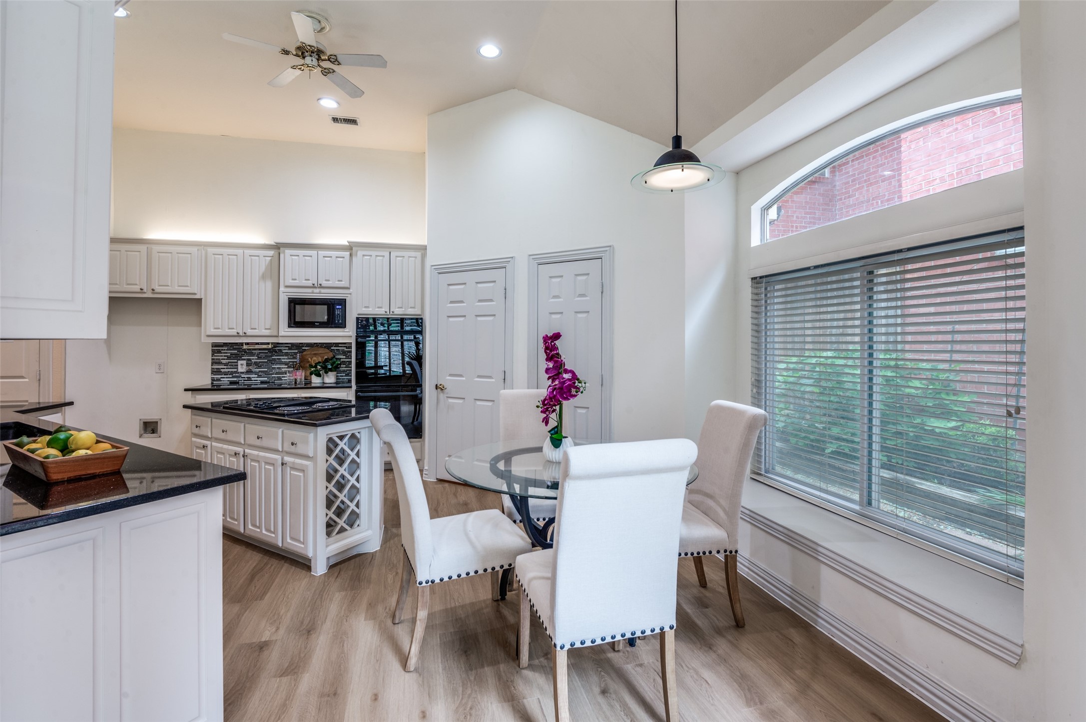 3752 Park Place Addison TX 75001