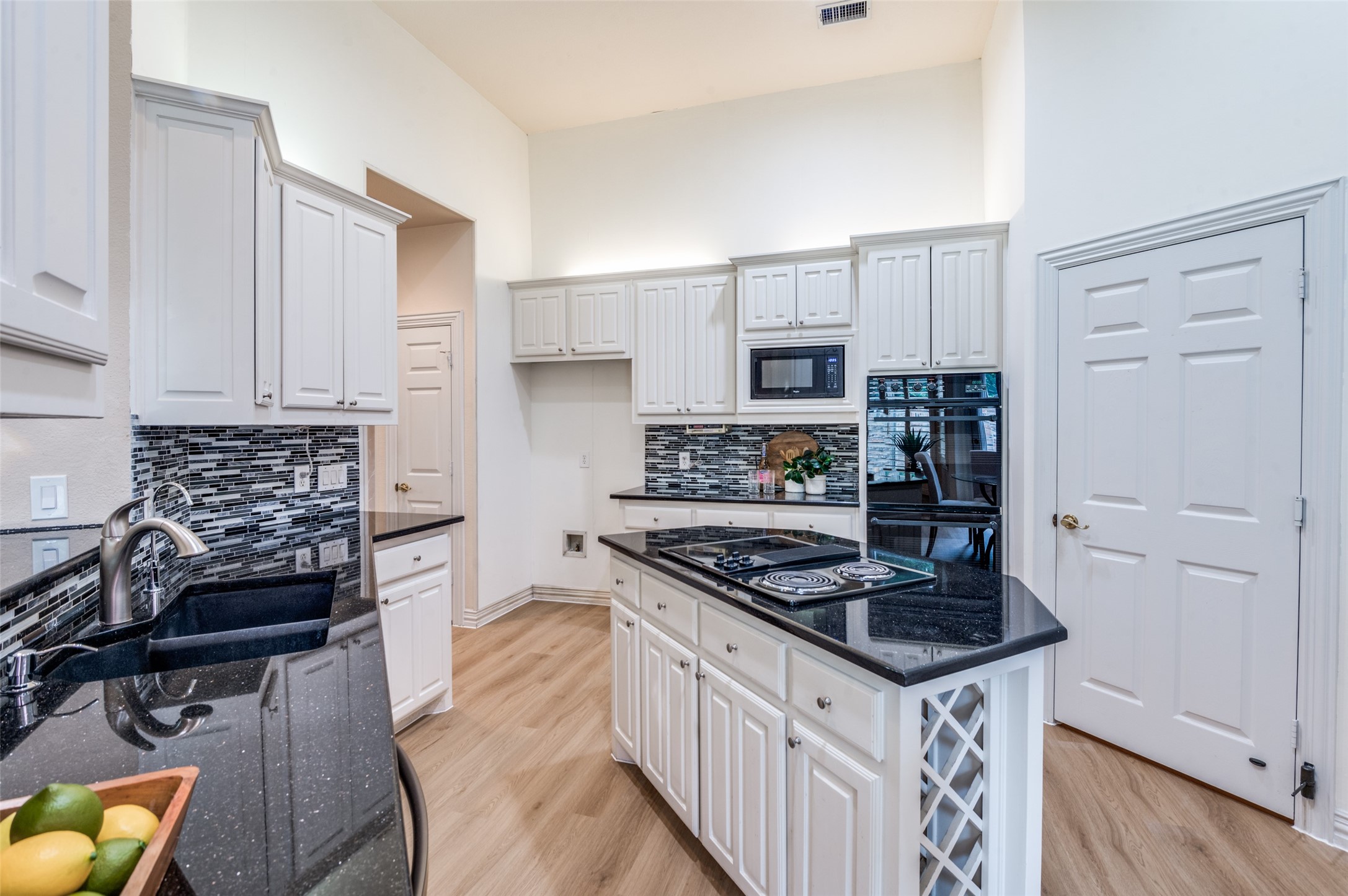 3752 Park Place Addison TX 75001