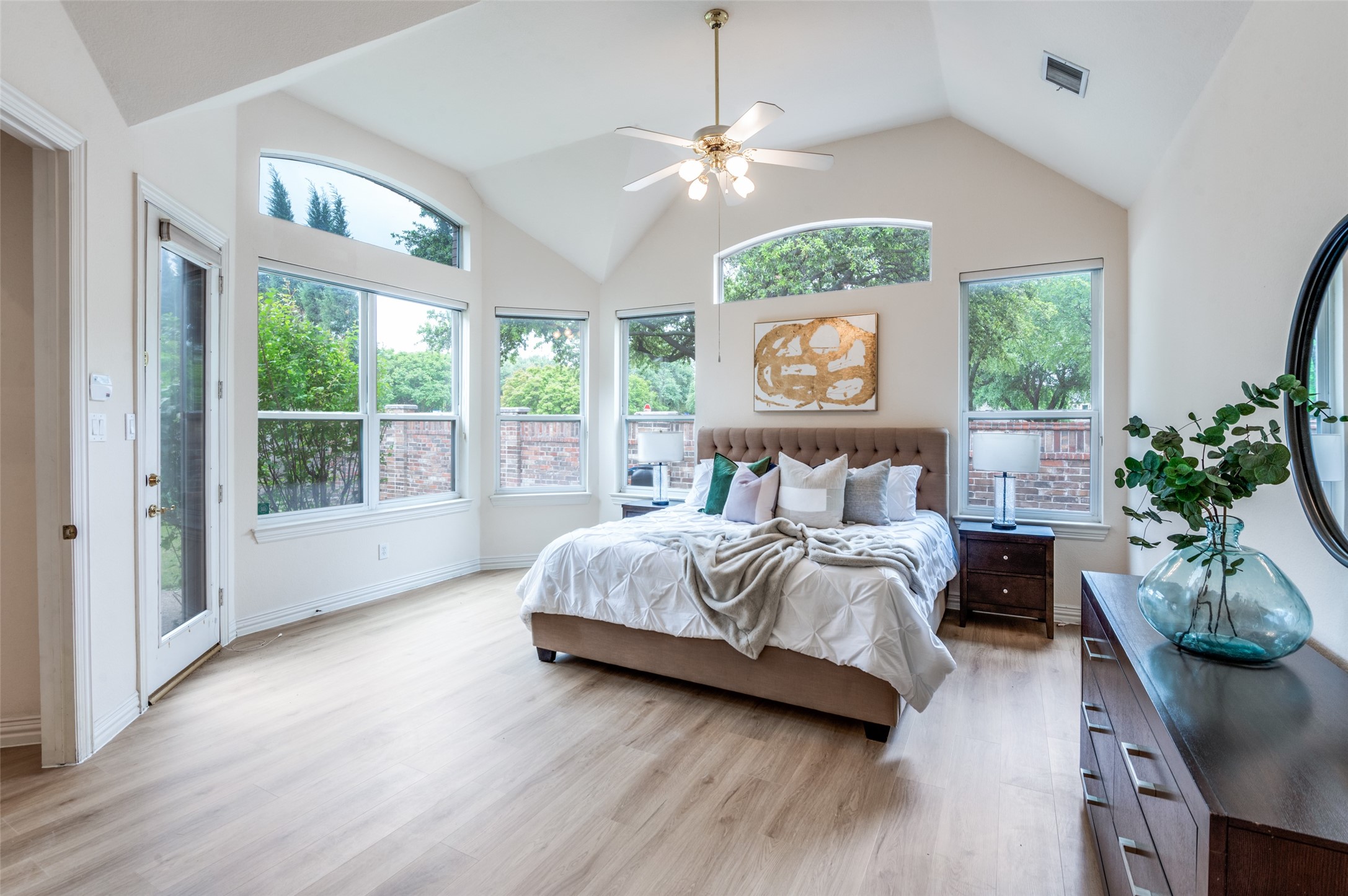 3752 Park Place Addison TX 75001