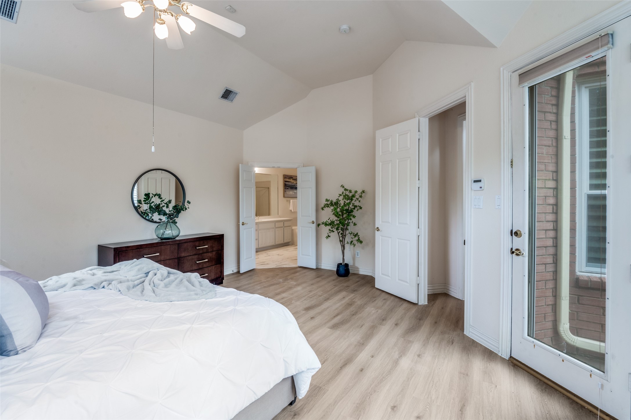3752 Park Place Addison TX 75001