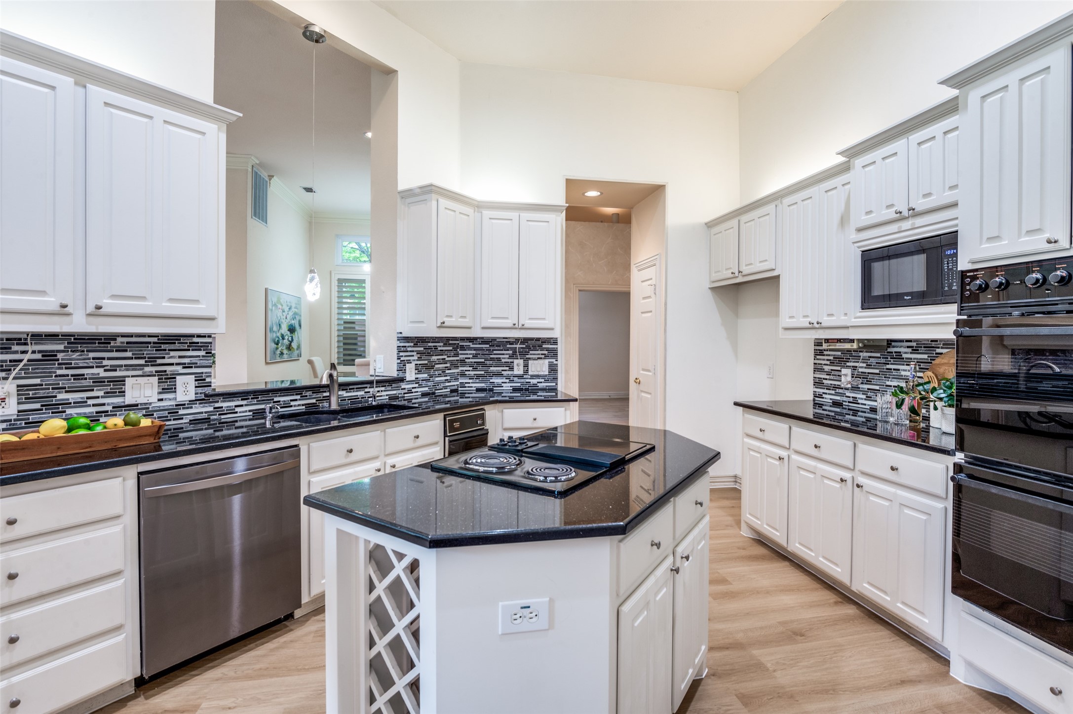 3752 Park Place Addison TX 75001