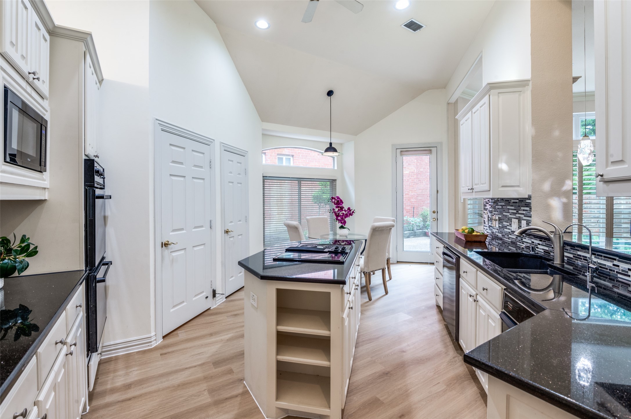 3752 Park Place Addison TX 75001