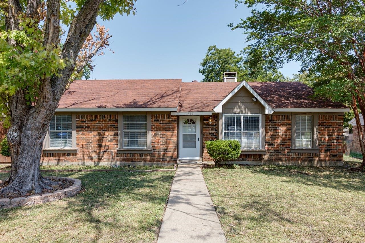 1910 Pueblo Drive Garland TX 75040