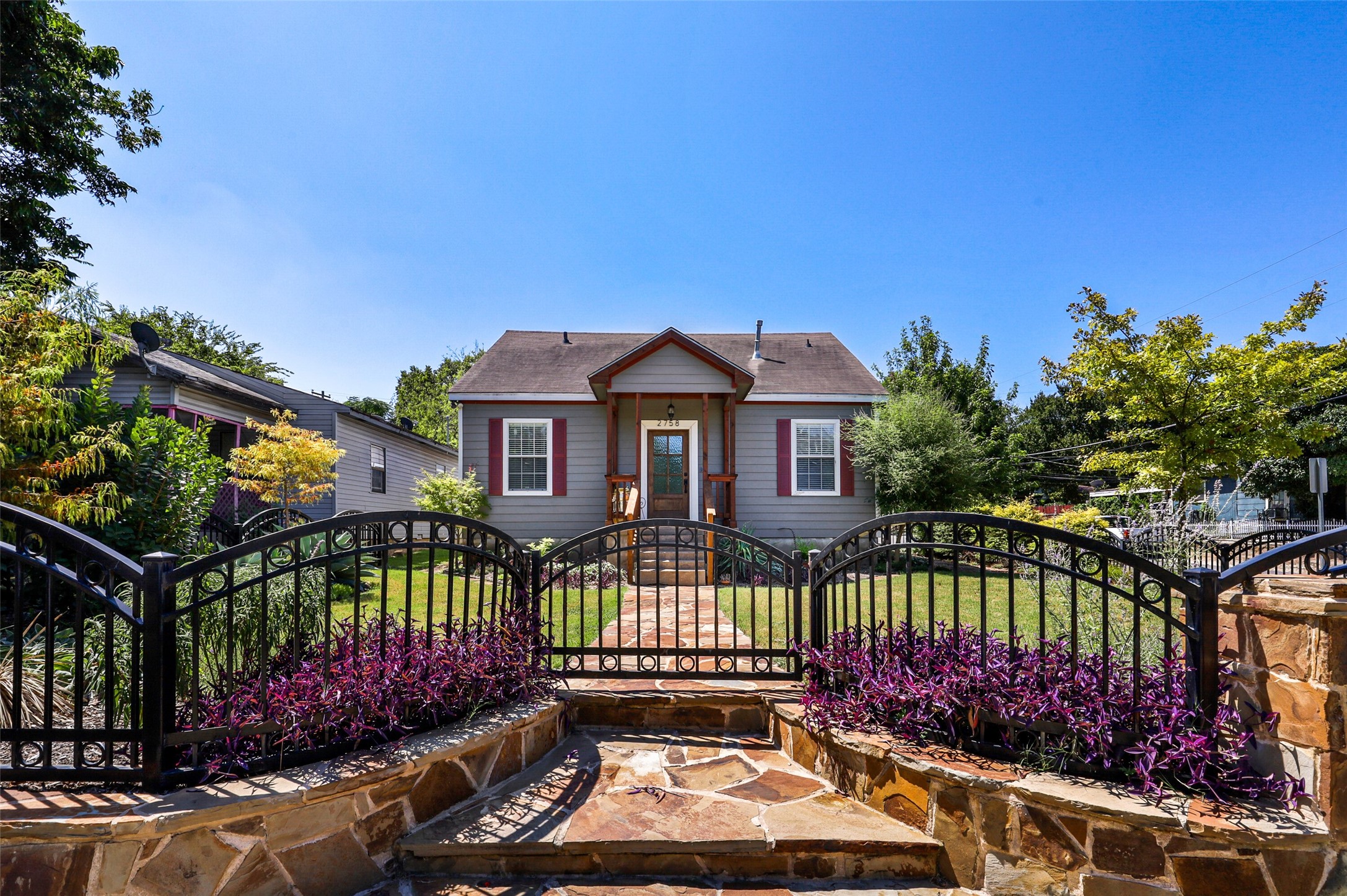 2758 W 12th Street Dallas TX 75211