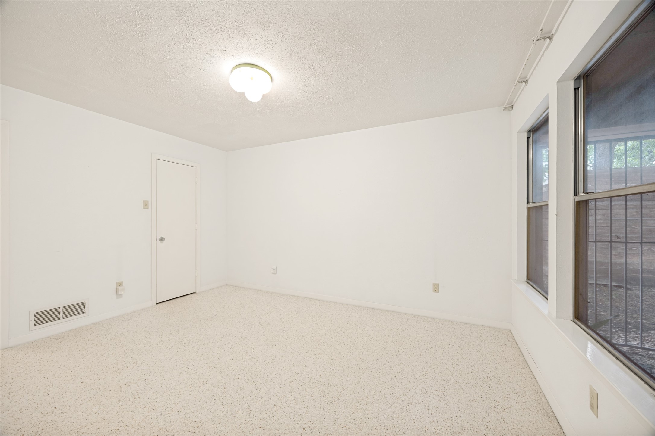 6727 Southpoint Drive Dallas TX 75248