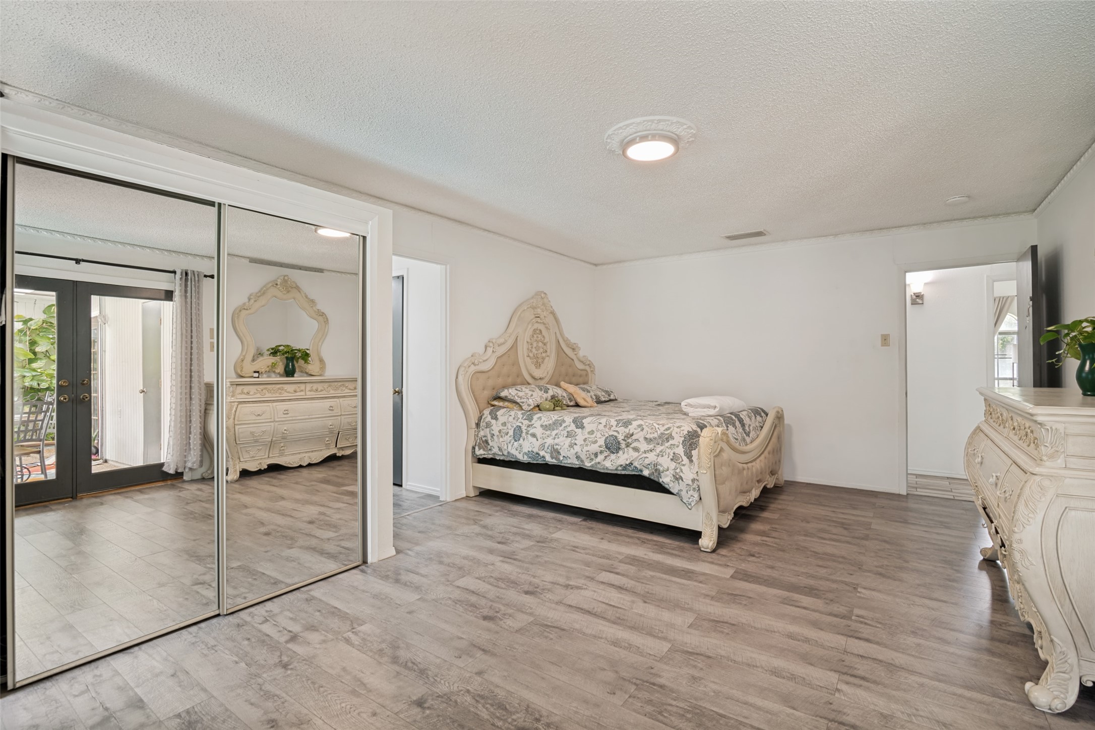 1217 Gardengate Circle Garland TX 75043