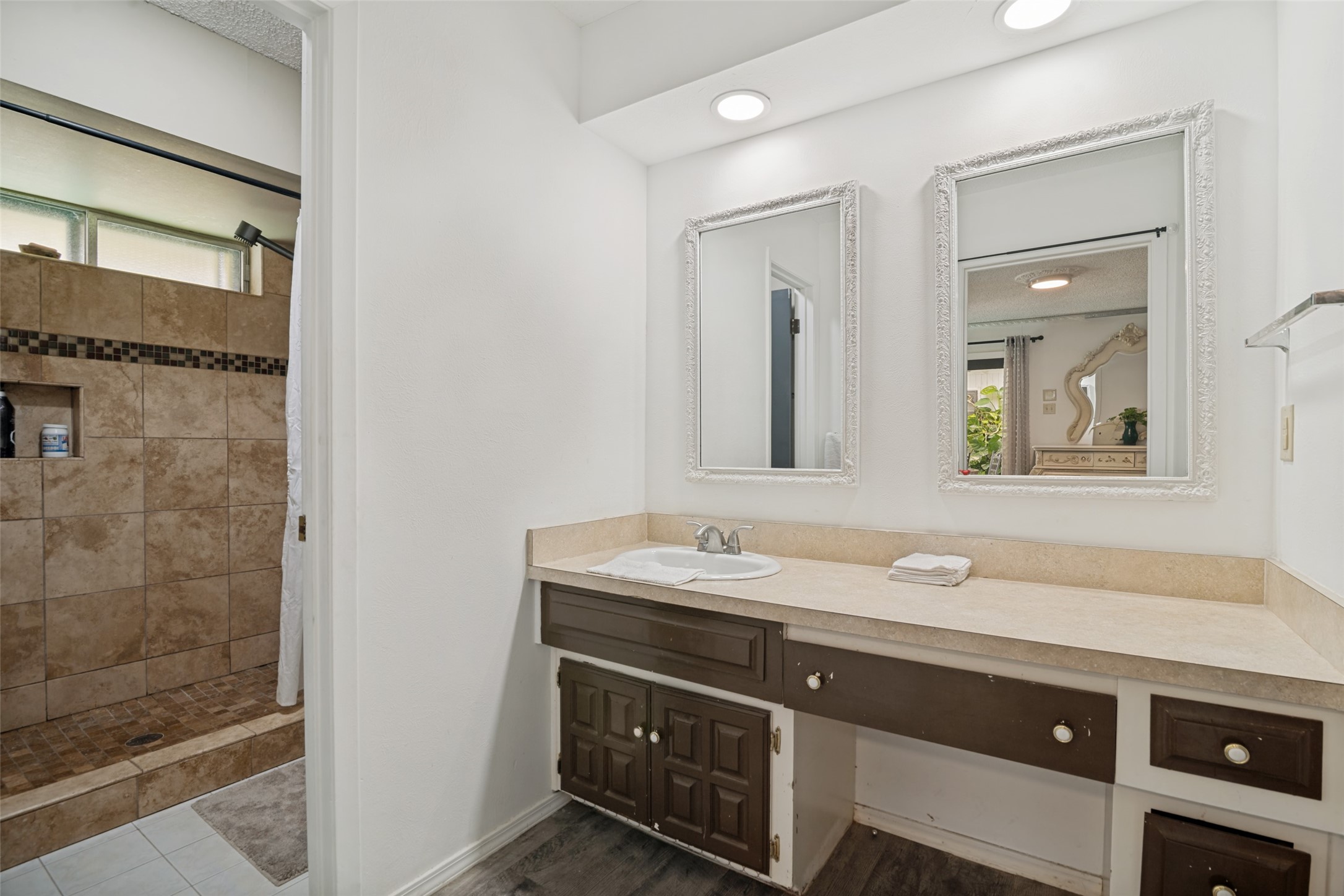 1217 Gardengate Circle Garland TX 75043