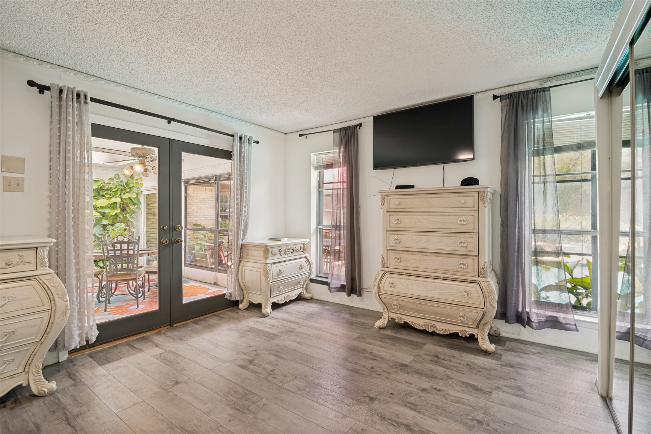 1217 Gardengate Circle Garland TX 75043