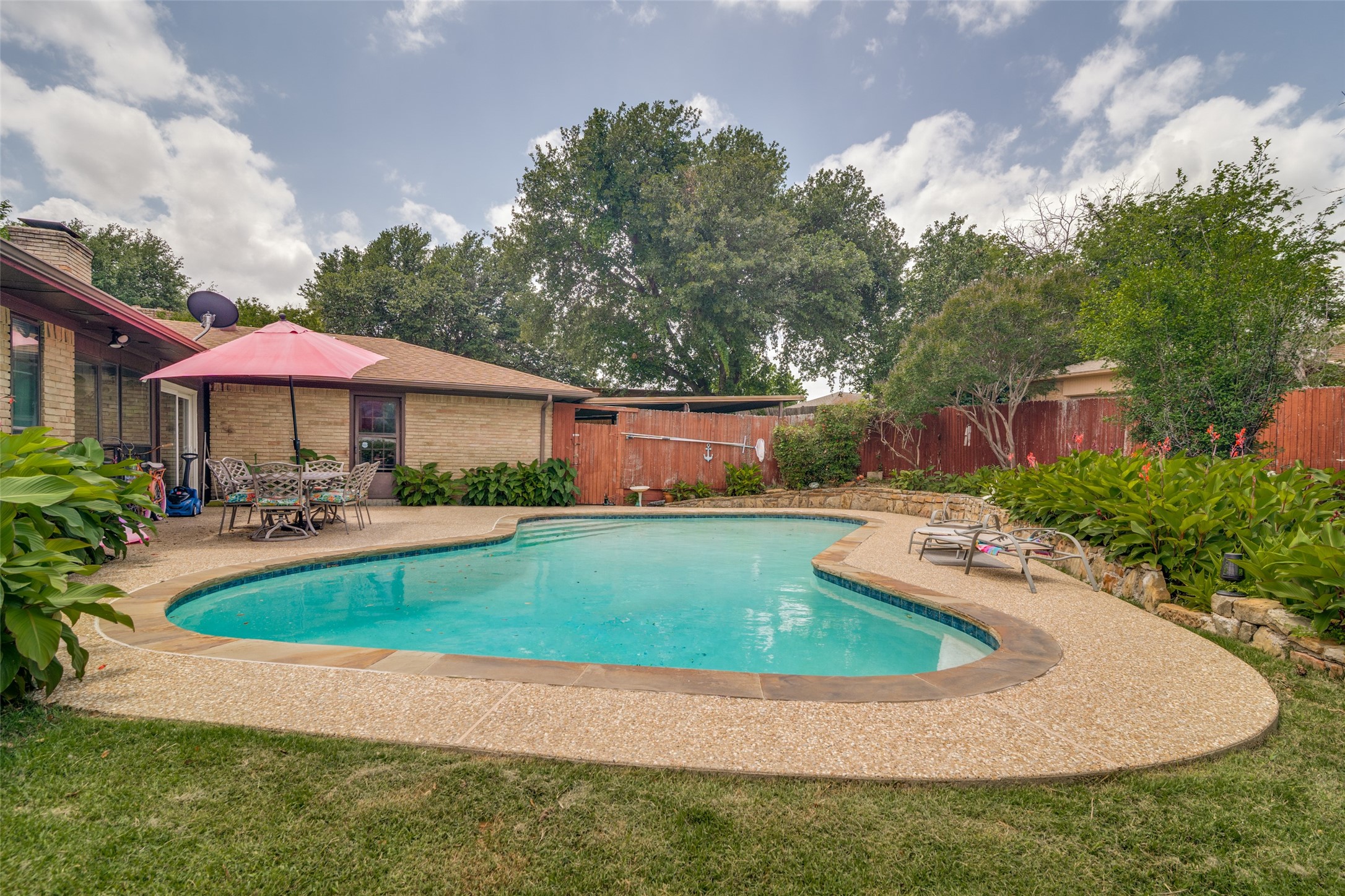 1217 Gardengate Circle Garland TX 75043