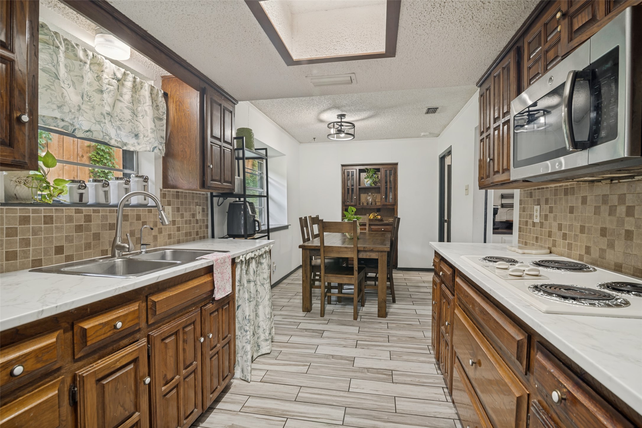 1217 Gardengate Circle Garland TX 75043
