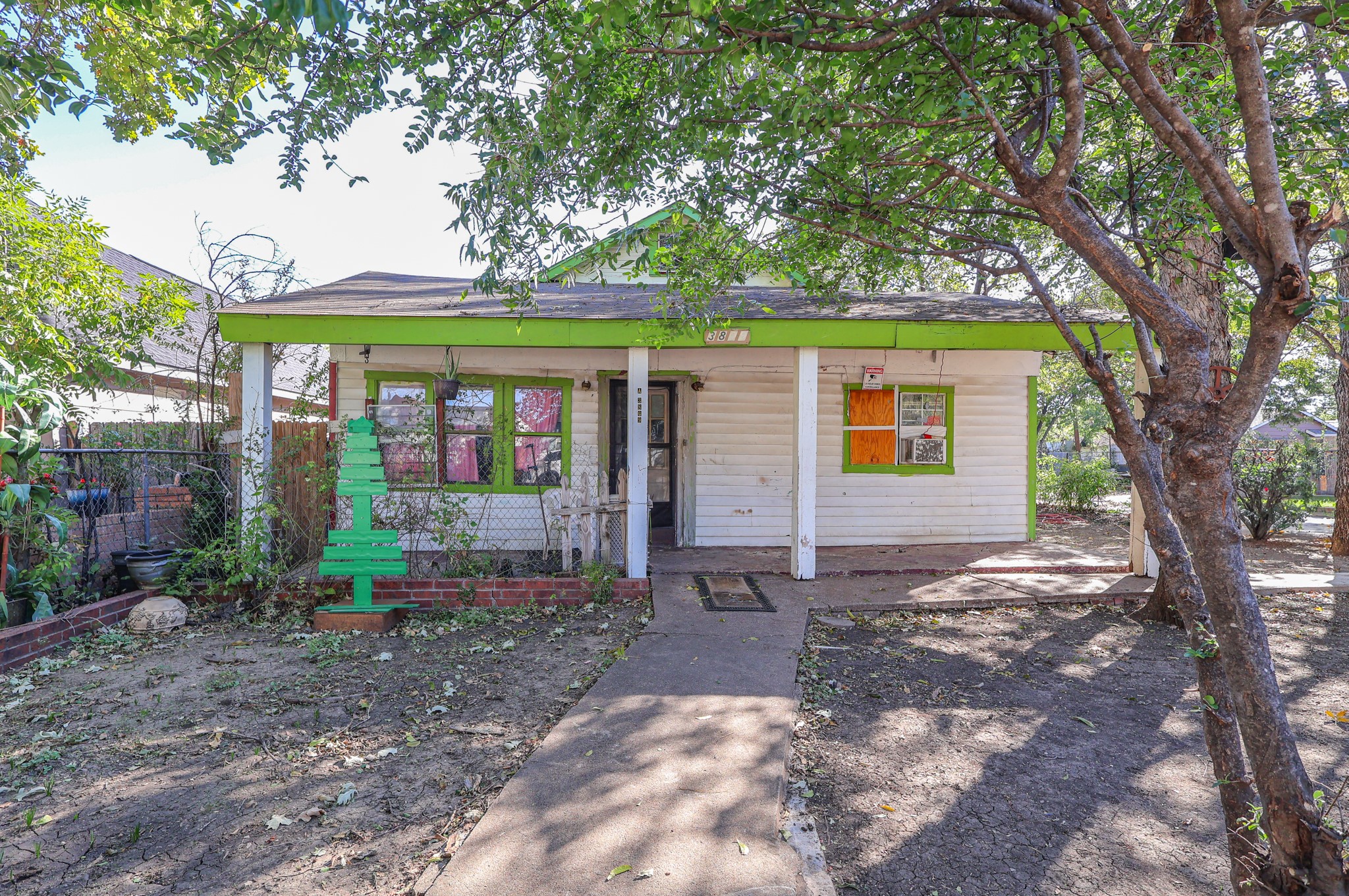 3809 May Street Fort Worth TX 76110