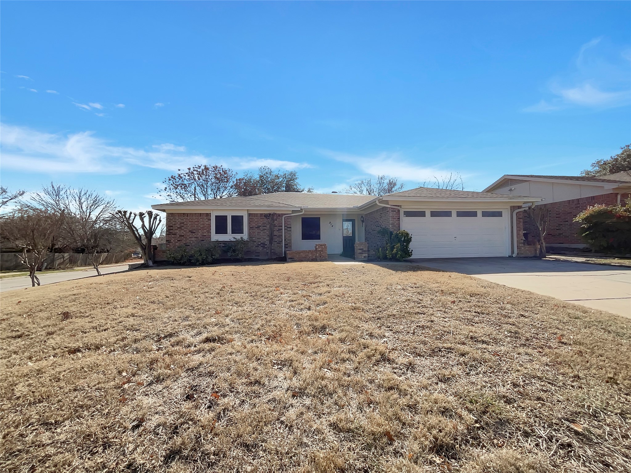914 W Embercrest Drive Arlington TX 76017