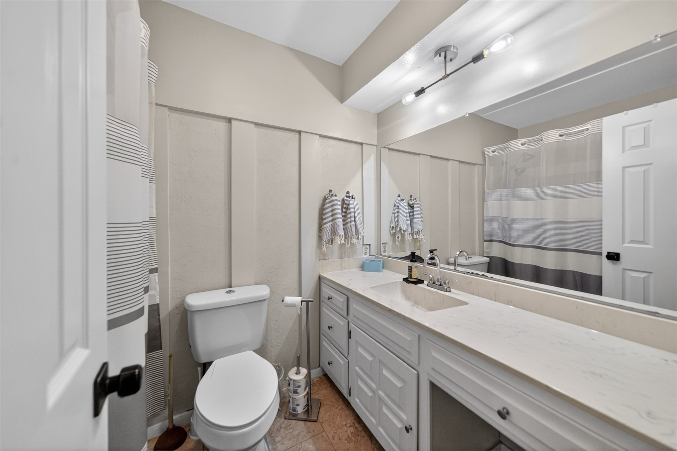 709 S Oak Street Van TX 75790