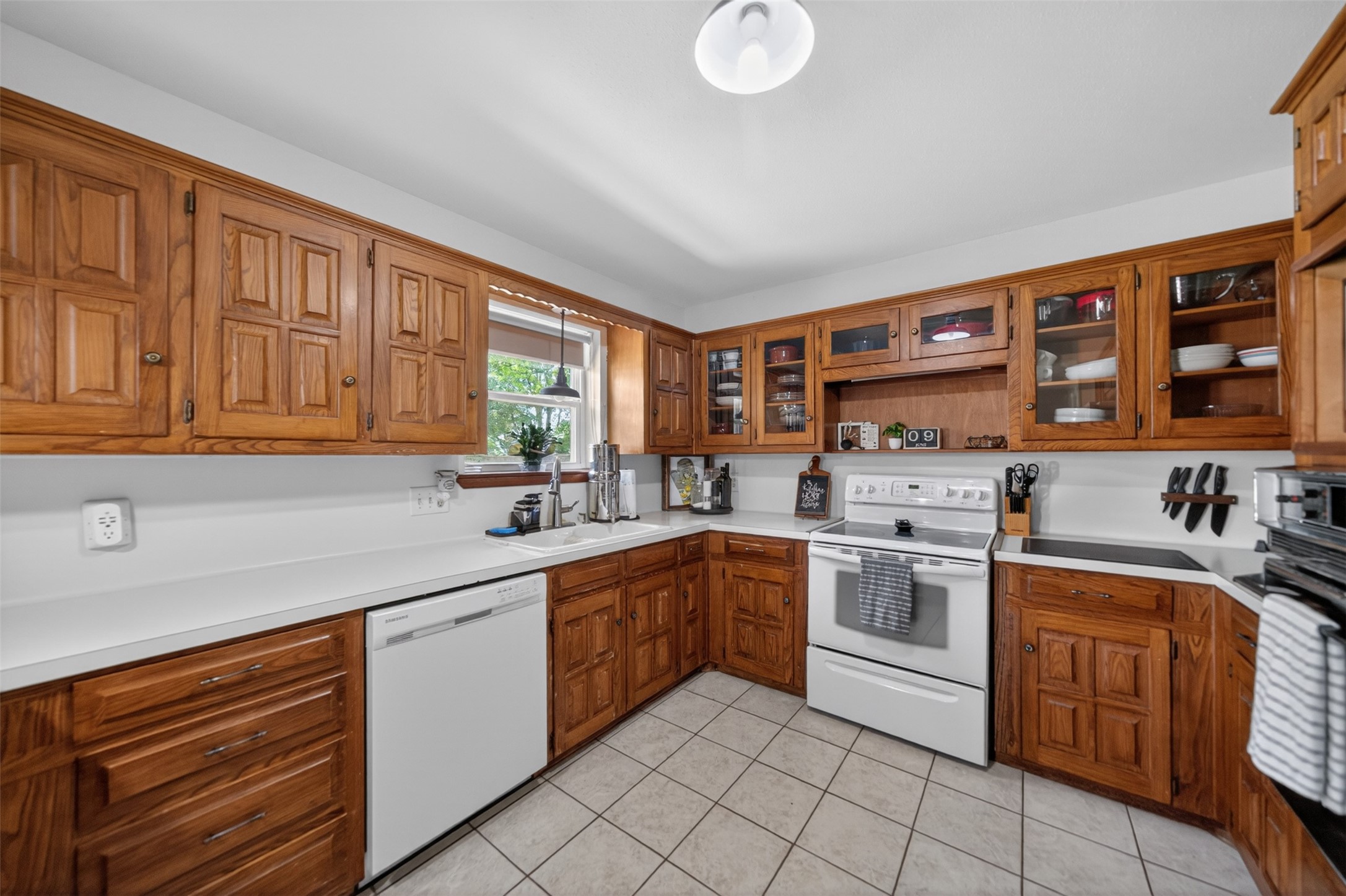 709 S Oak Street Van TX 75790