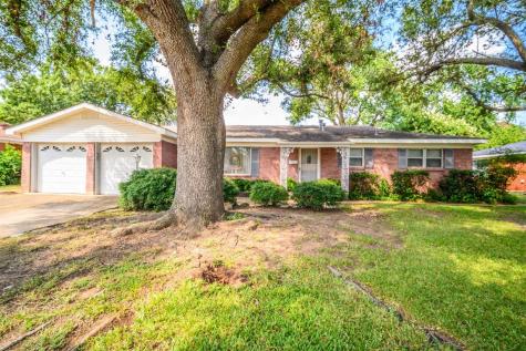 416 Bedford Court W Hurst TX 76053