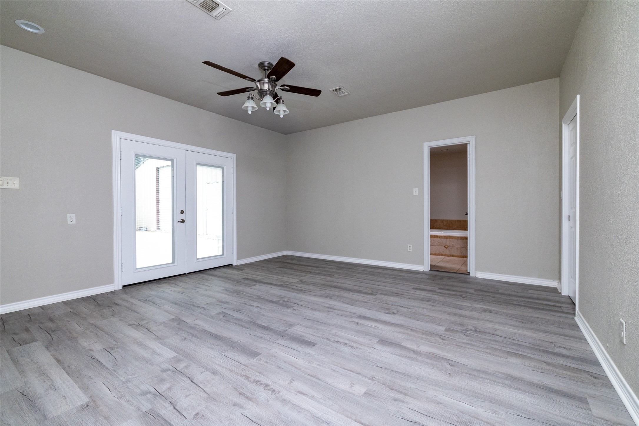 365 Cimmarron Trail Runaway Bay TX 76426