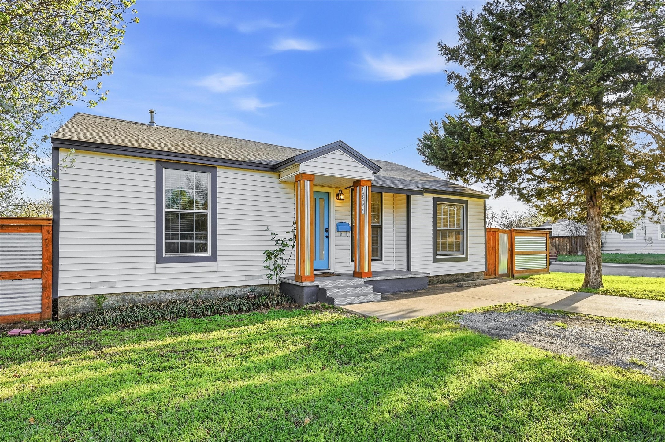 1654 Hansboro Avenue Dallas TX 75224