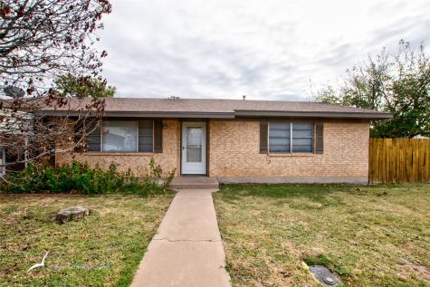 1107 S Anson Street Stamford TX 79553