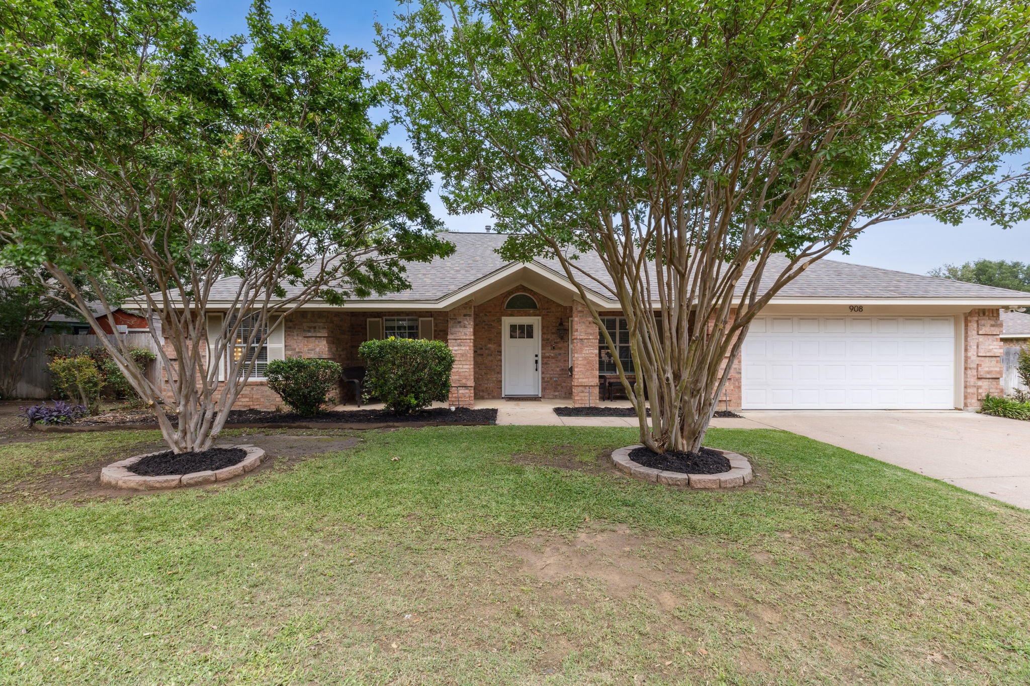 908 Vicksburg Lane Burleson TX 76028
