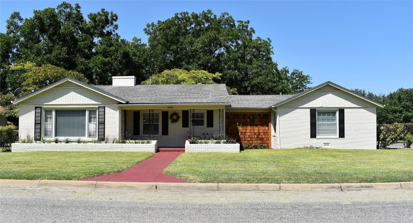 1031 W 11th Street Brady TX 76825