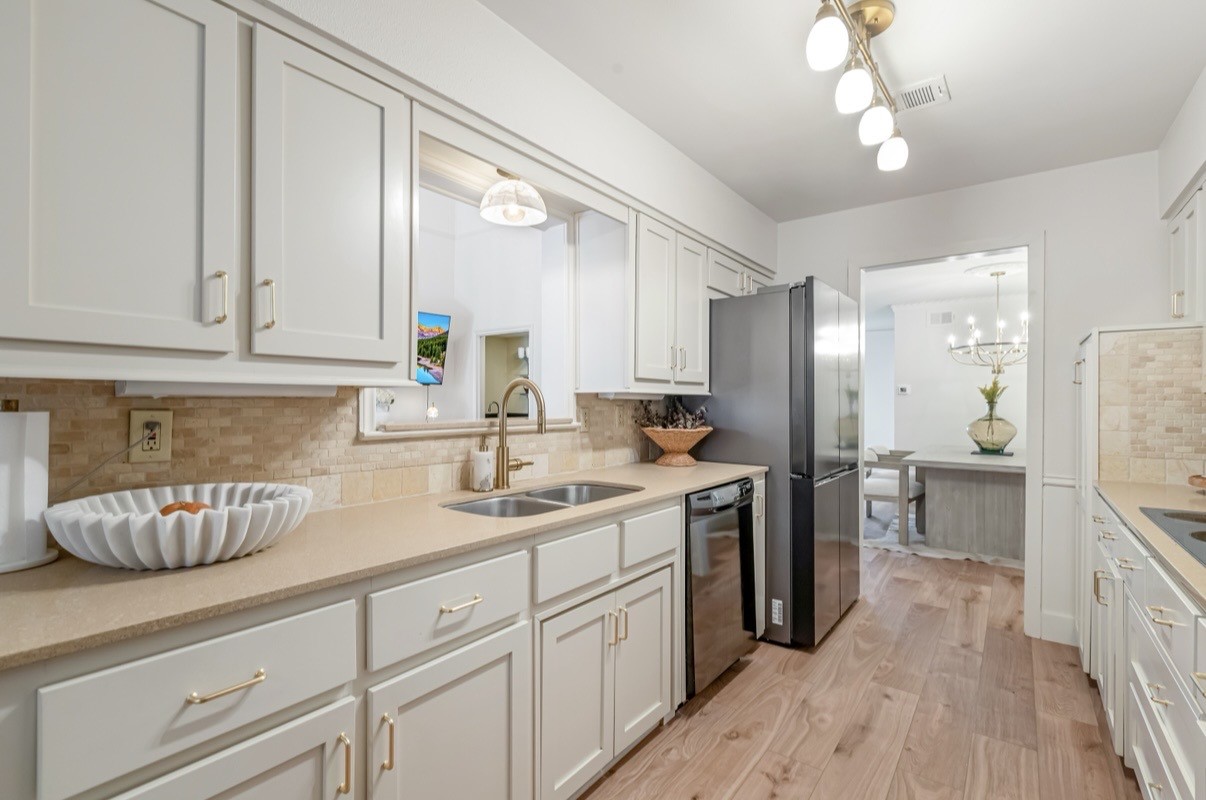 3778 Weeburn Drive Dallas TX 75229