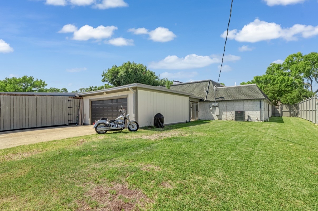 3778 Weeburn Drive Dallas TX 75229