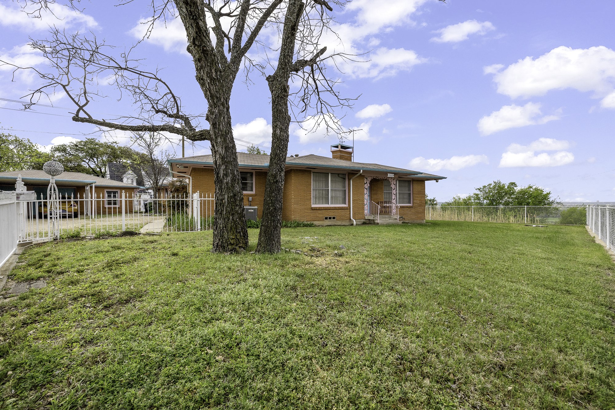 2000 Standifer Street Fort Worth TX 76164