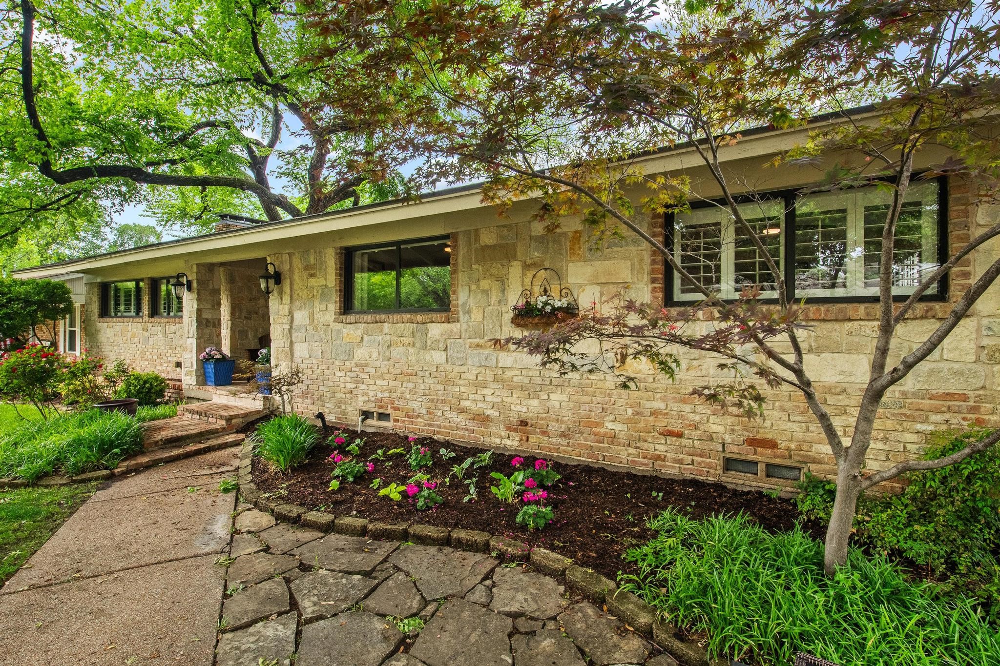 10111 Shadyview Drive Dallas TX 75238