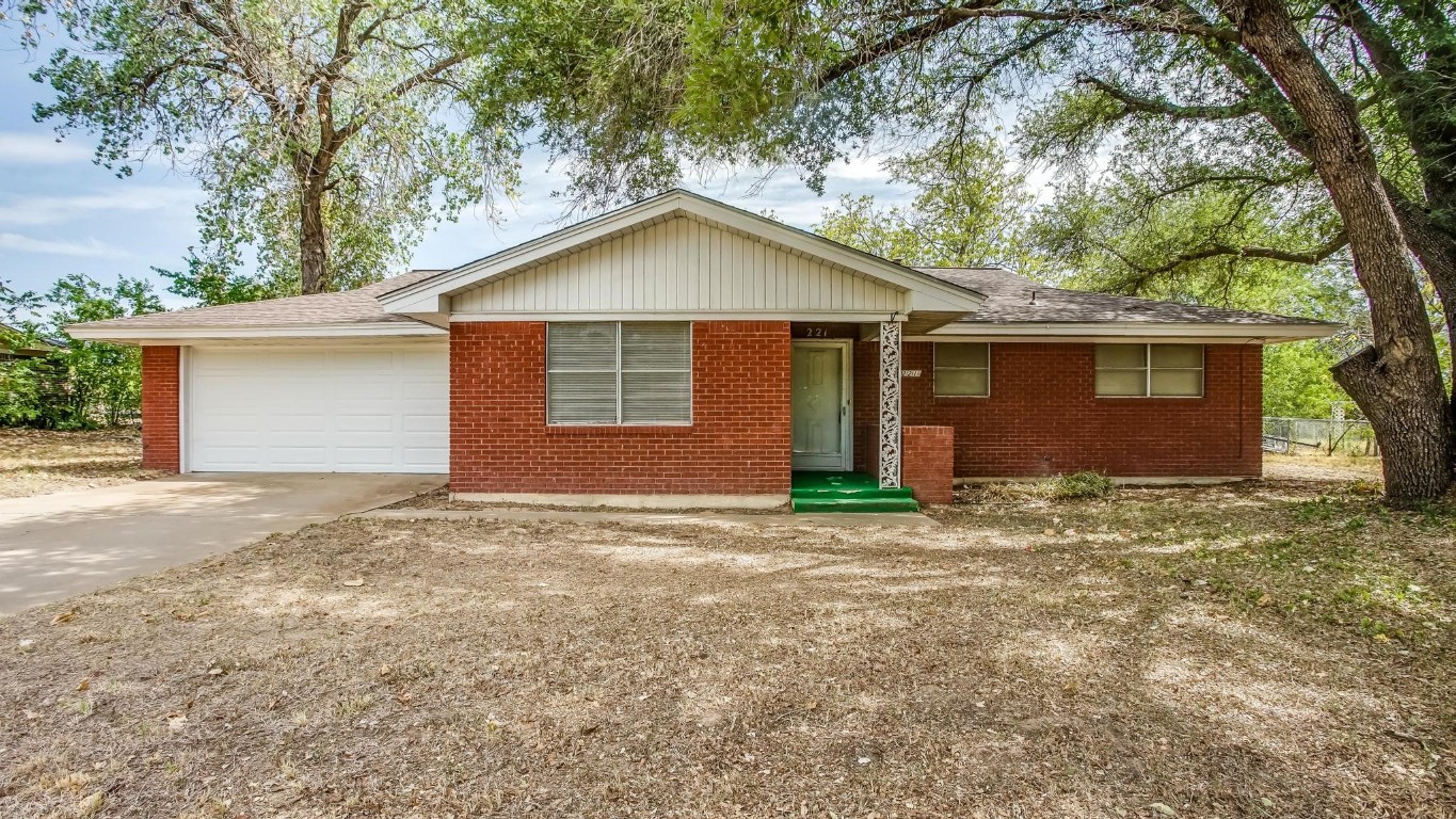 221 Greenview Drive Stephenville TX 76401