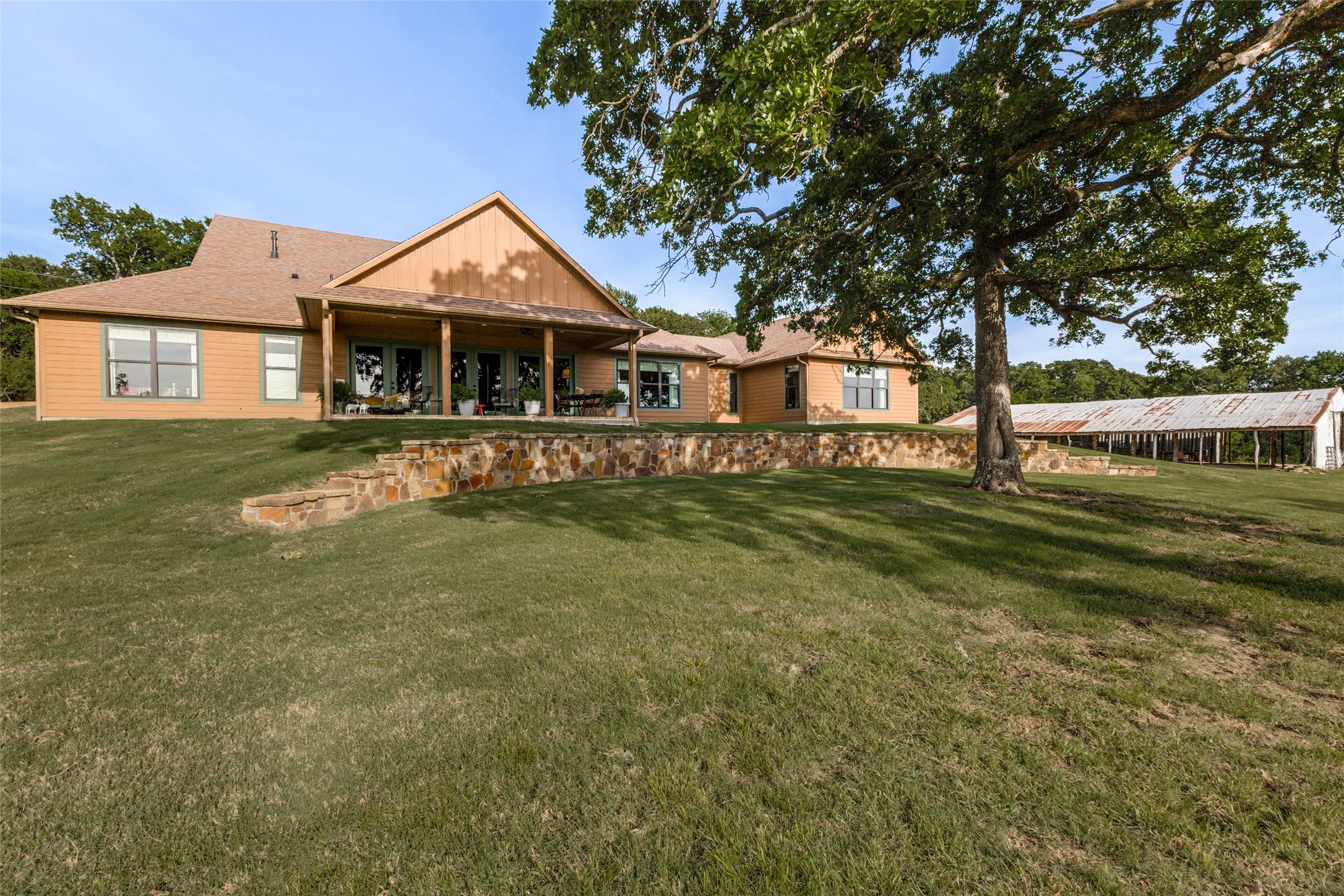 1955 County Road 2980 Windom TX 75492