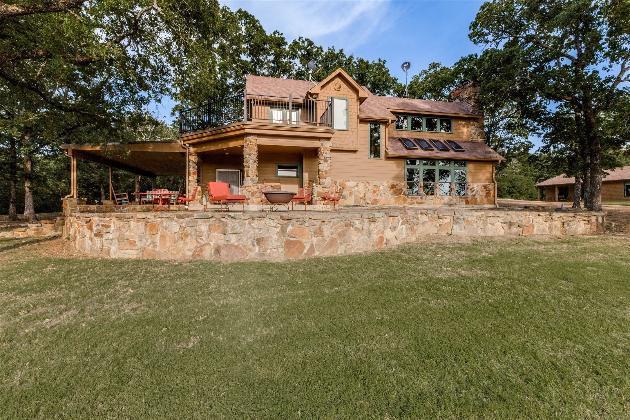 1955 County Road 2980 Windom TX 75492