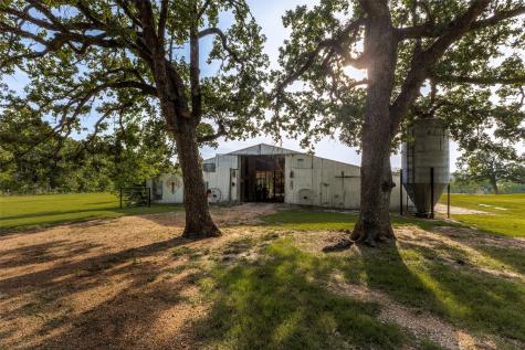 1955 County Road 2980 Windom TX 75492