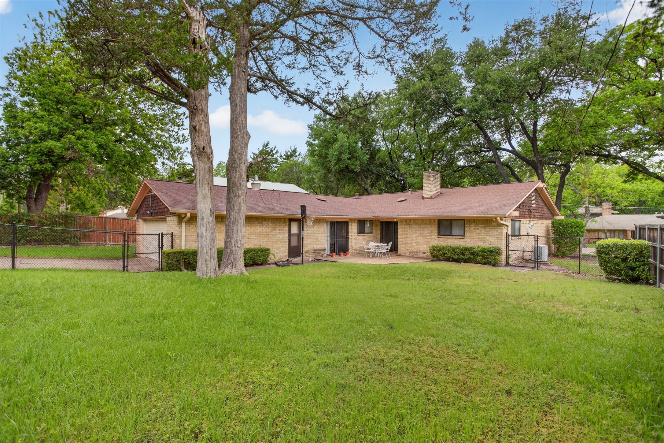 6010 Hunters View Lane Dallas TX 75232