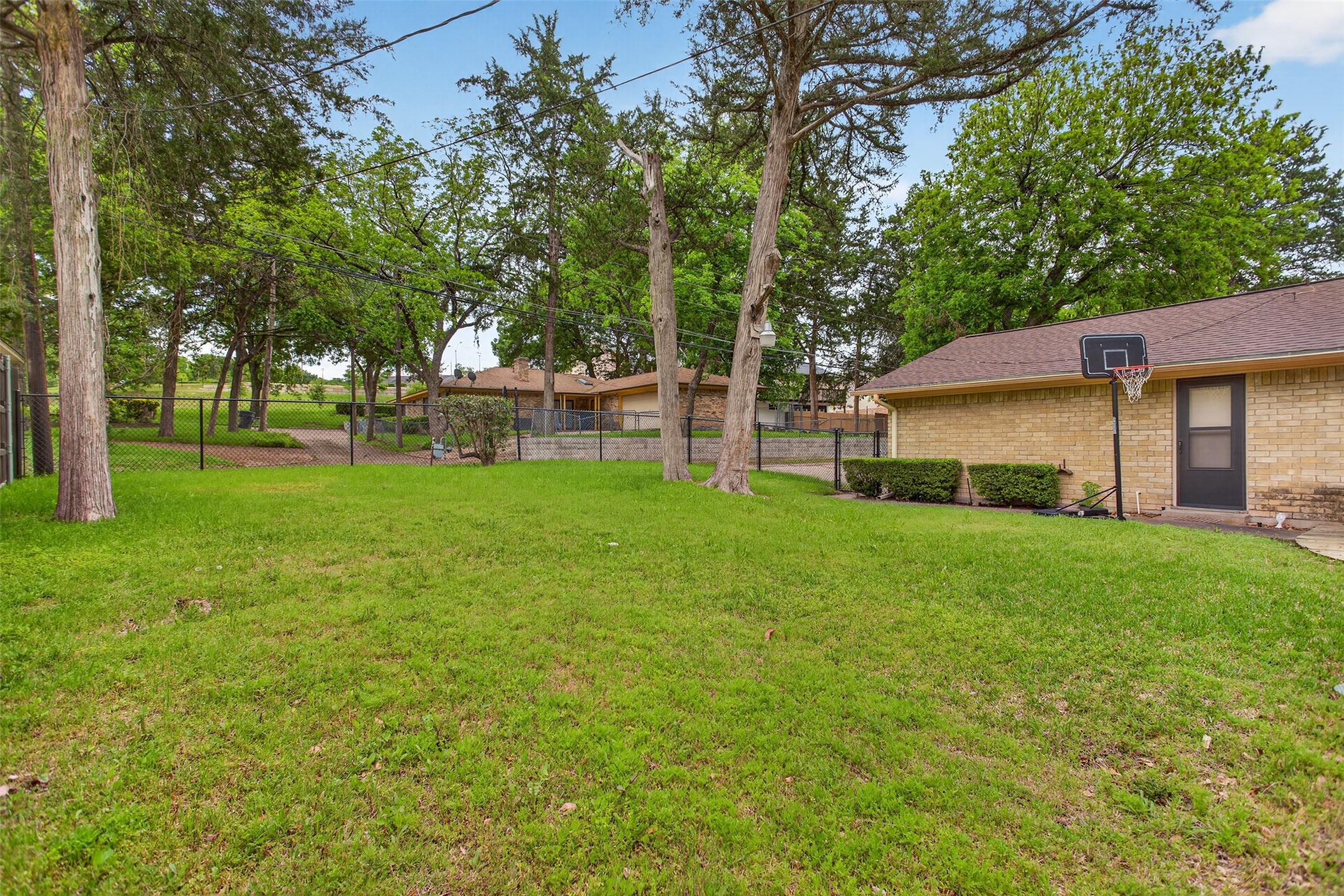 6010 Hunters View Lane Dallas TX 75232