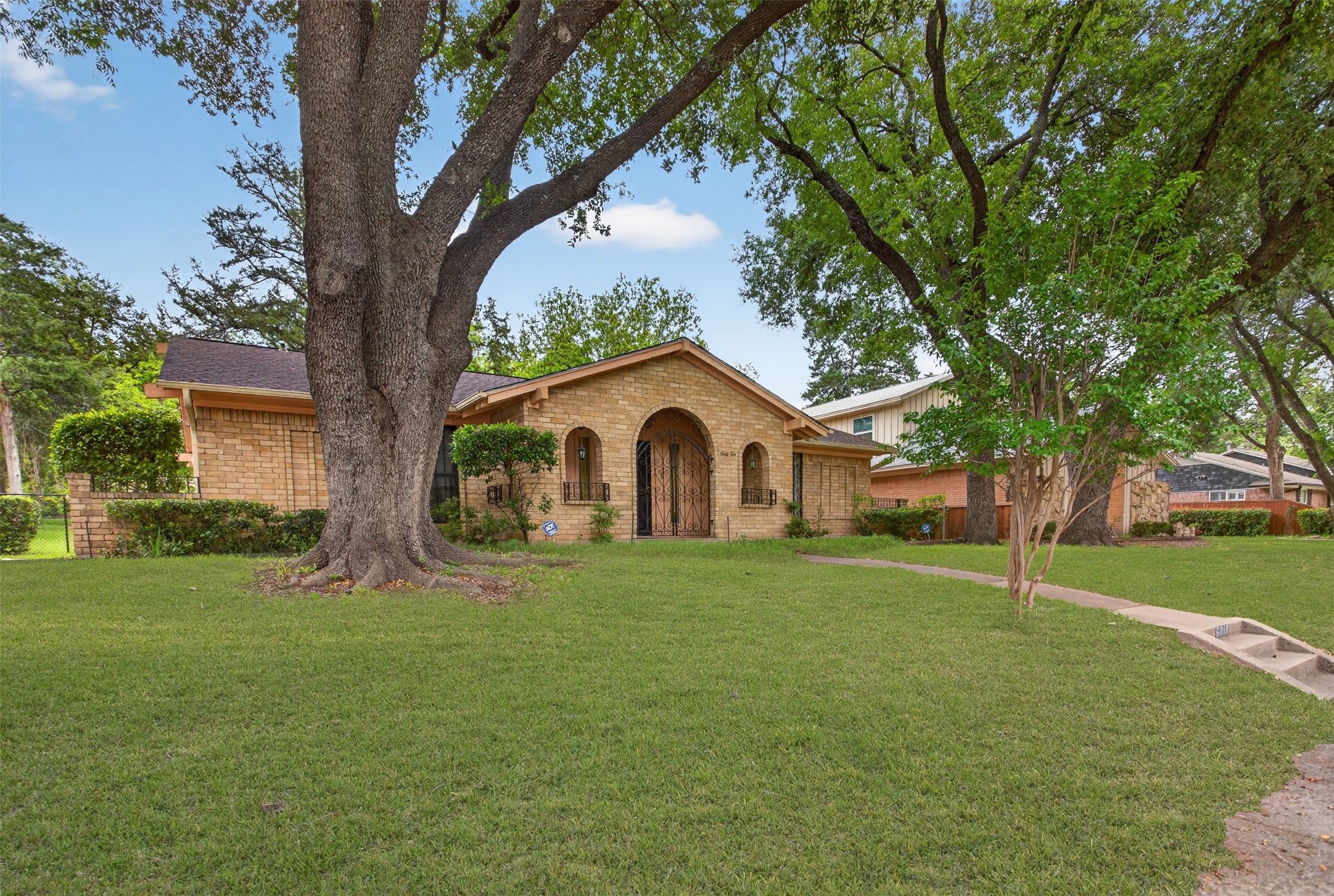 6010 Hunters View Lane Dallas TX 75232