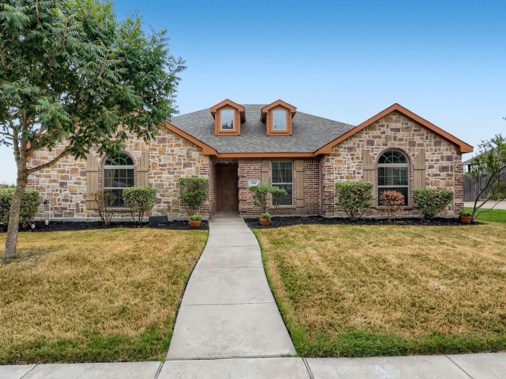 906 Mockingbird Lane Glenn Heights TX 75154