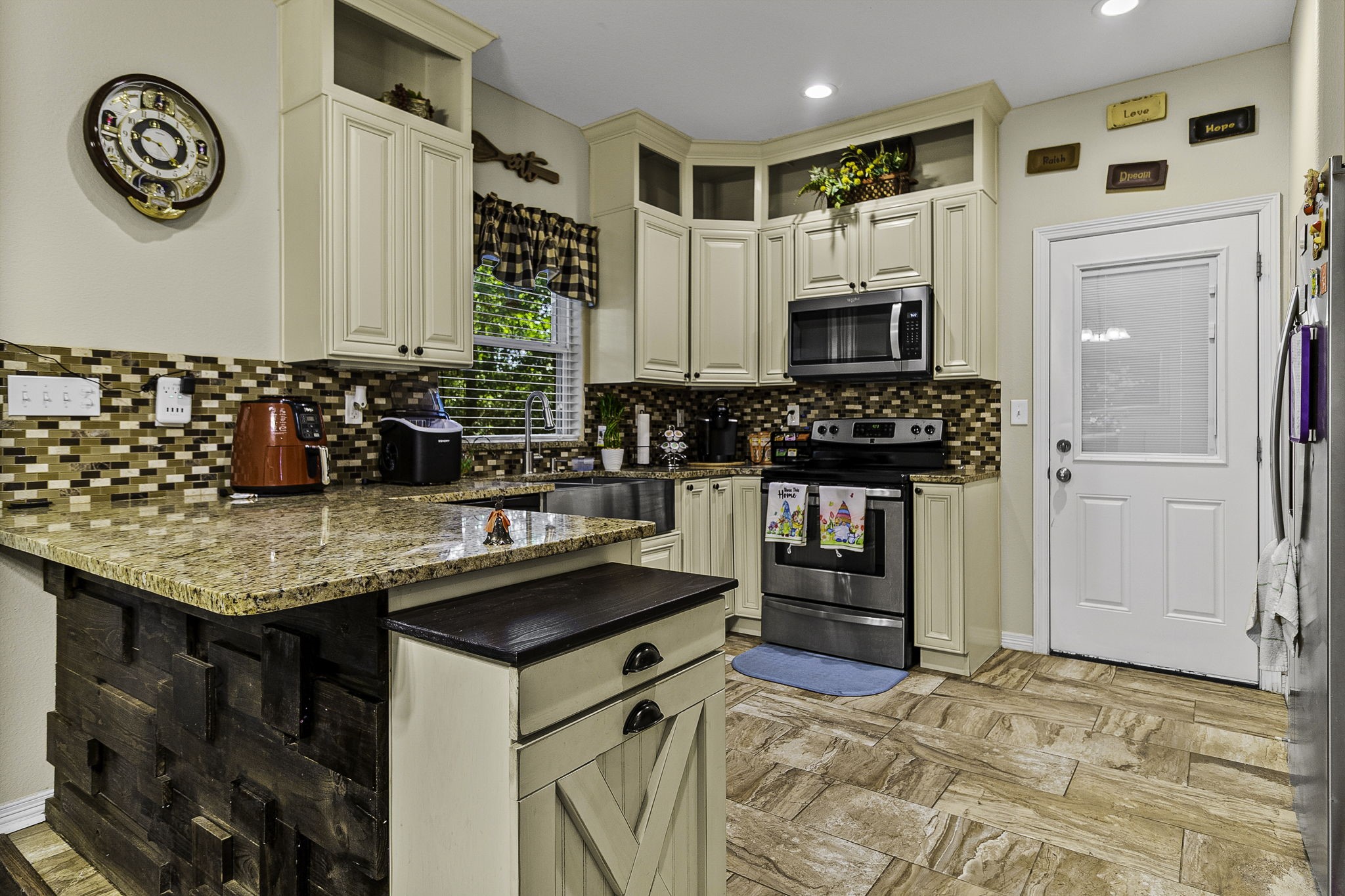27 Lakewood Trinity TX 75862
