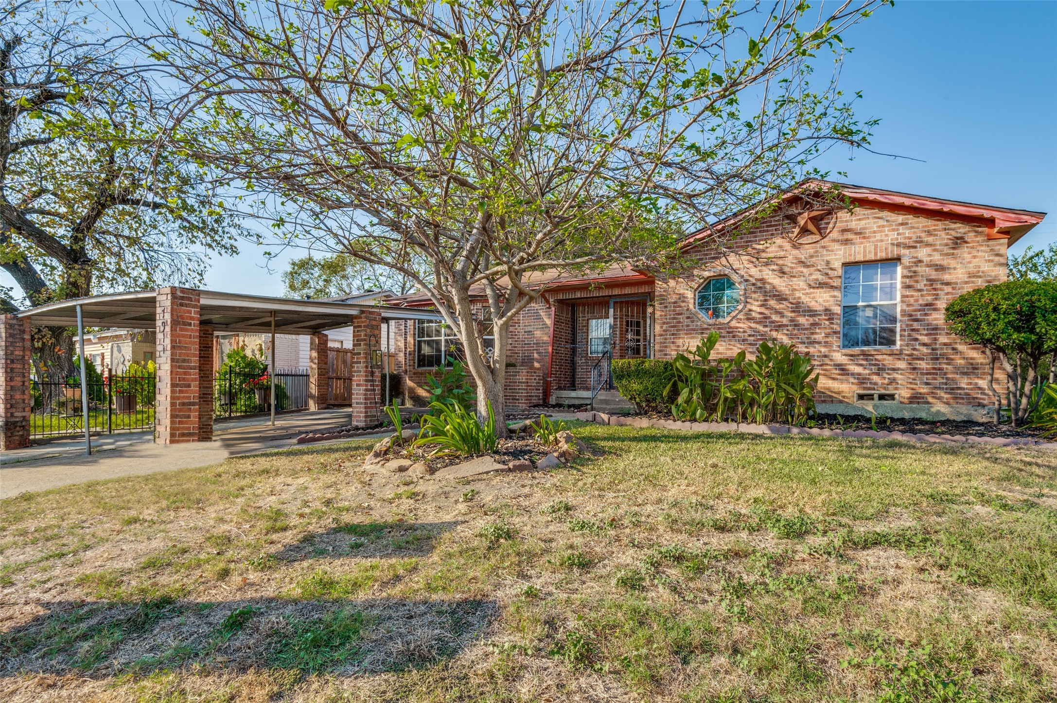 7911 Komalty Drive Dallas TX 75217
