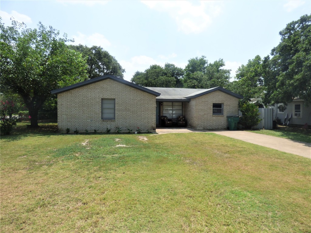 513 E Pershing Street Eastland TX 76448