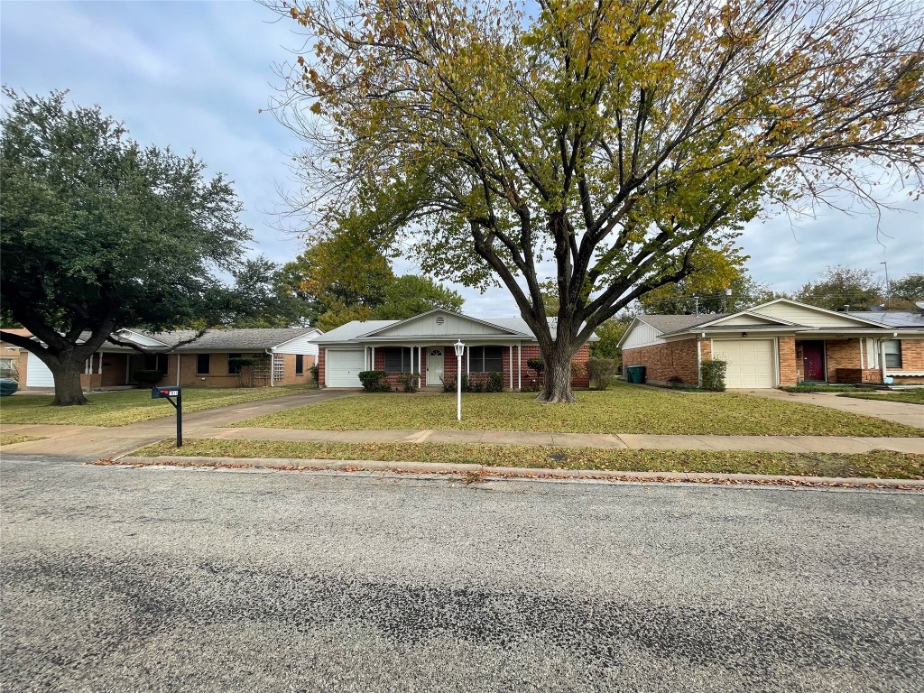 1811 W Hunt Street Sherman TX 75092