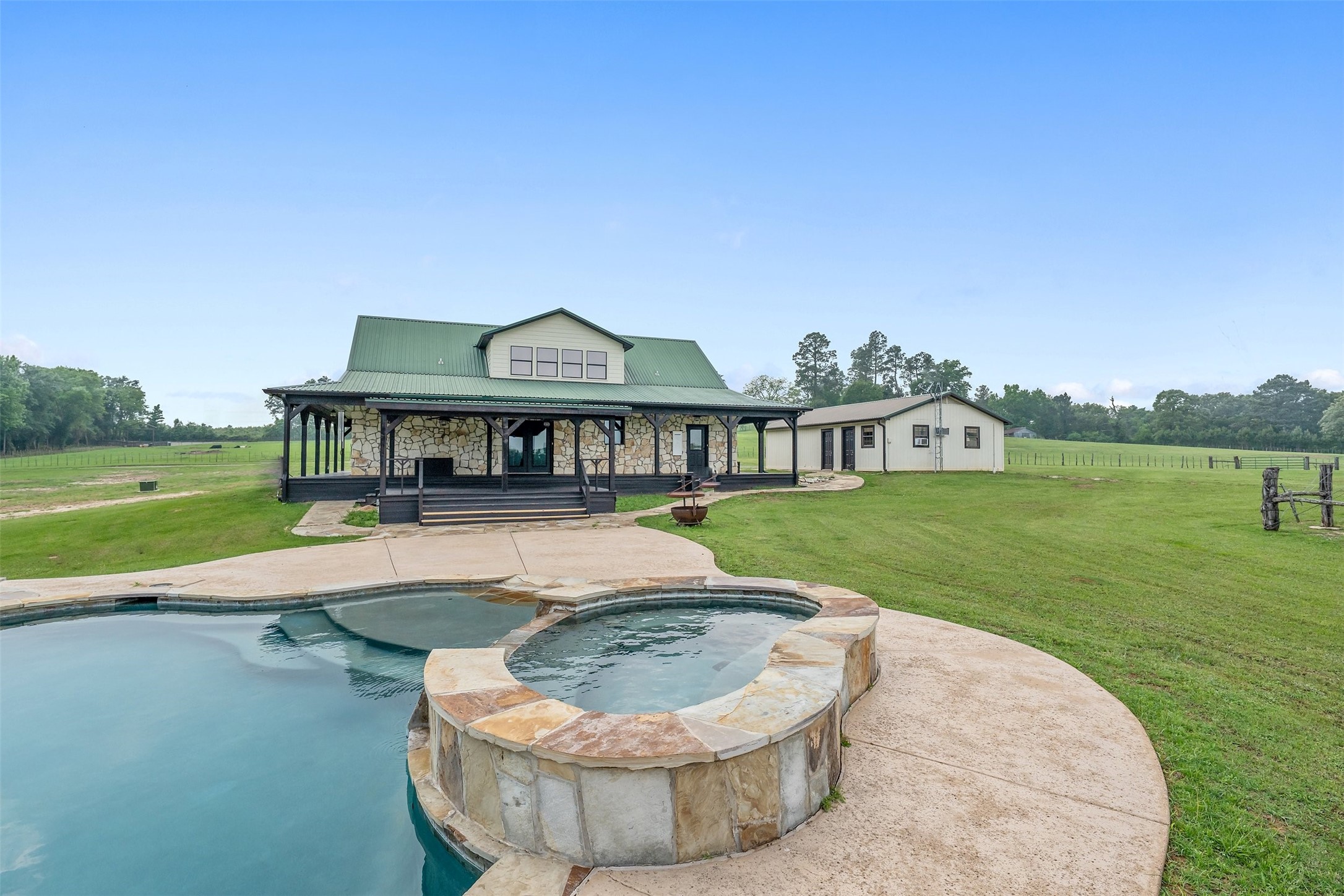 23241 County Road 2159 Troup TX 75789