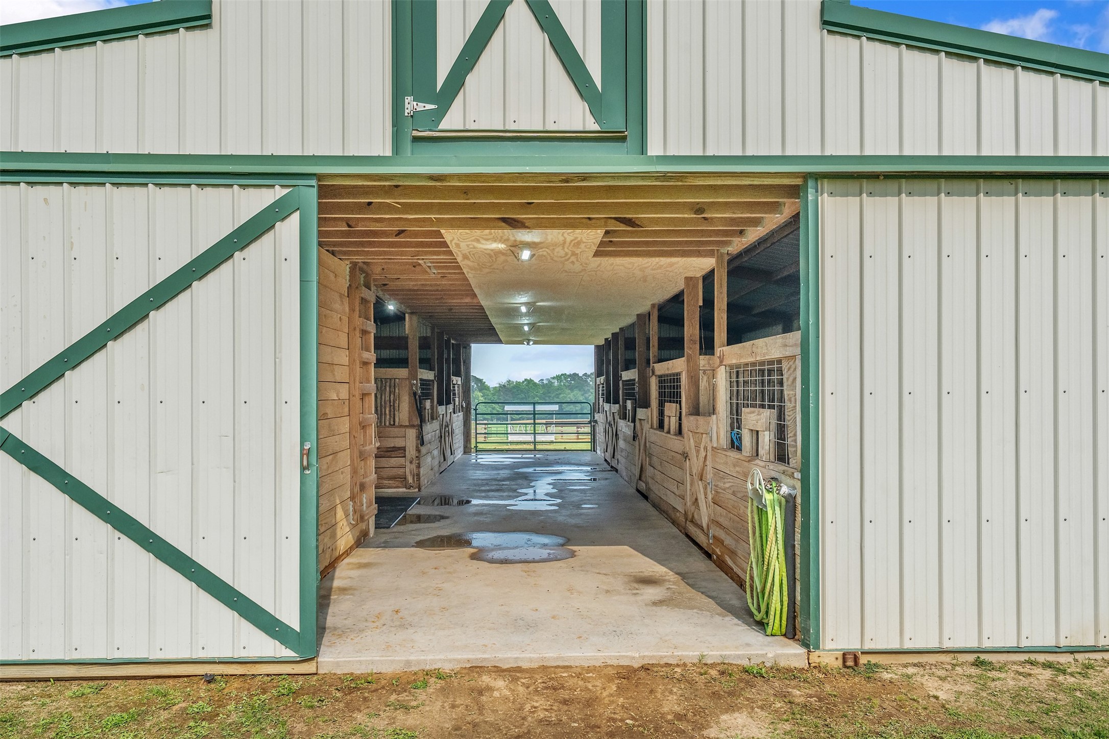 23241 County Road 2159 Troup TX 75789